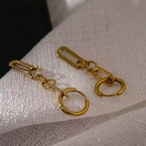 NWOT Gold Minimalist Dangling Earrings
